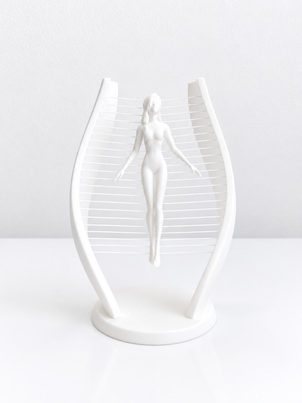 Statuetă Suspendată – Siluetă Feminină