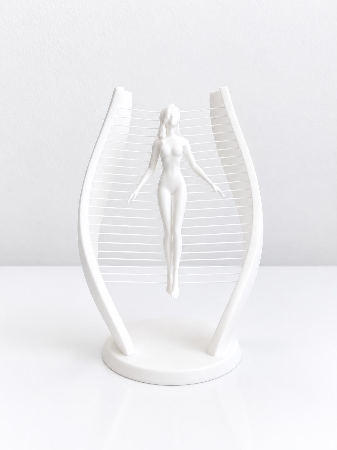 Statuetă Suspendată – Siluetă Feminină