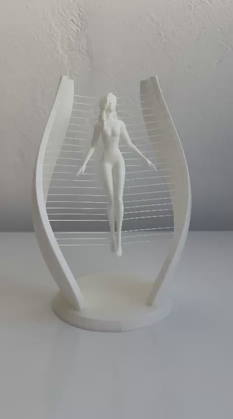 Statuetă Suspendată – Siluetă Feminină